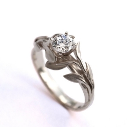 Купить Помолвочное кольцо из серебра с фианитом